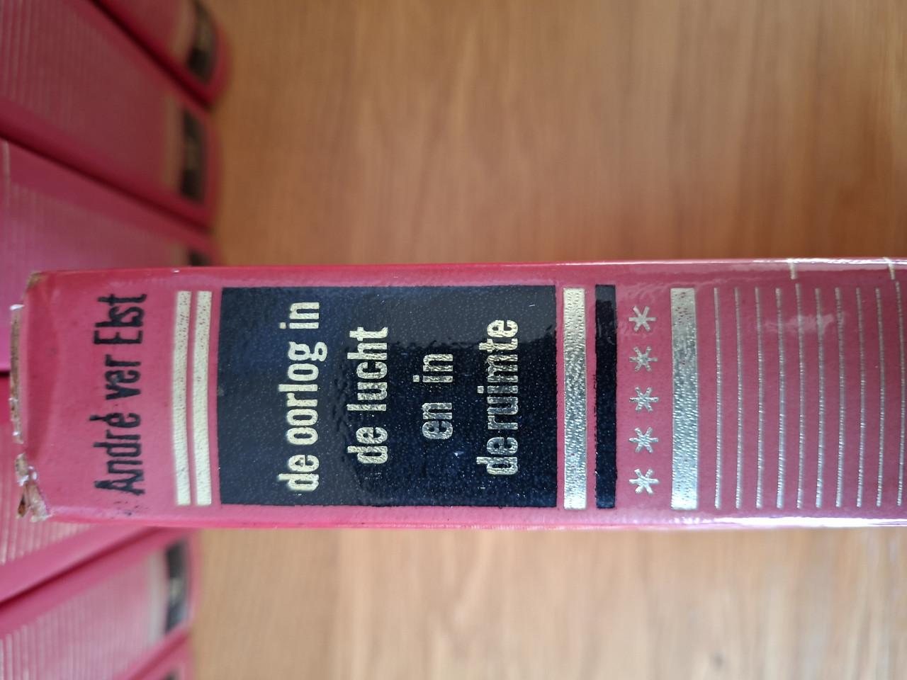 Te koop:  serie oorlog in de lucht en in de ruimte.