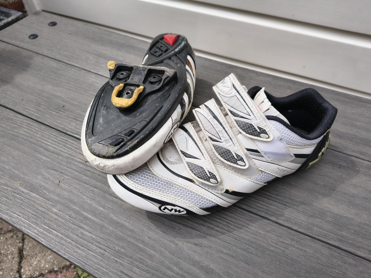 Fietsschoenen maat 42, voor SPD-SL pedalen.
