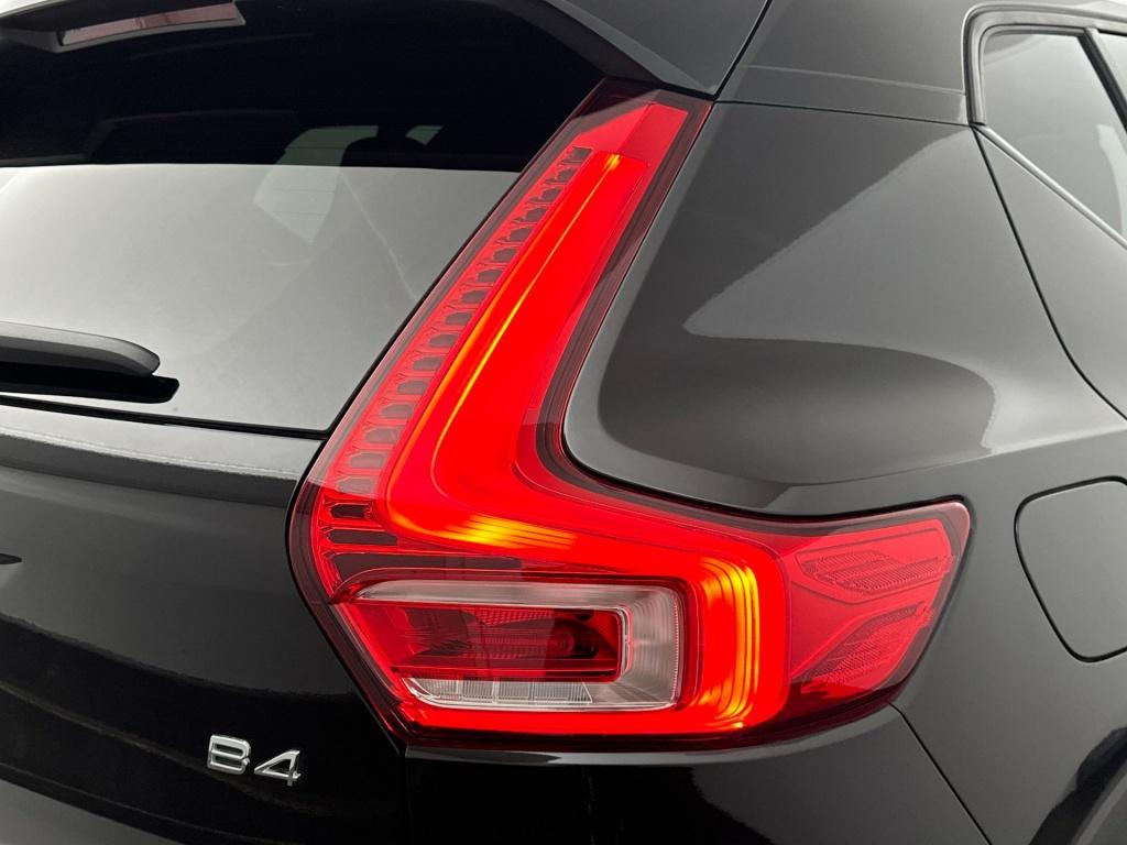 Volvo XC40 b4 197pk plus dark| camera| trekhaak| adap.cruise| h&k audio| pa