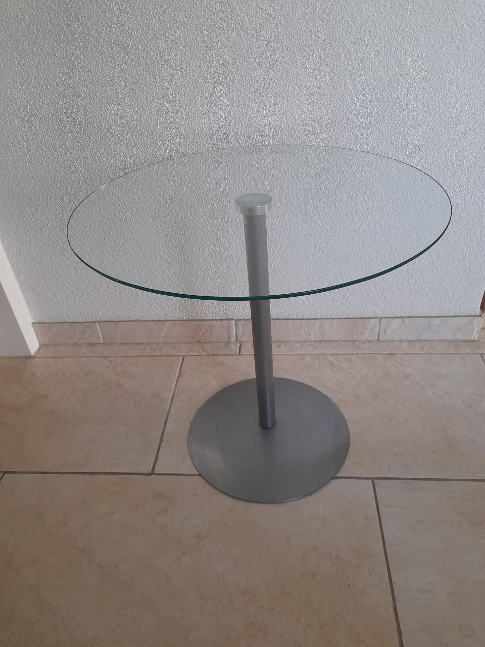 Bijzet tafeltje 50cm doorsnede /47cm hoog (in goede staat )