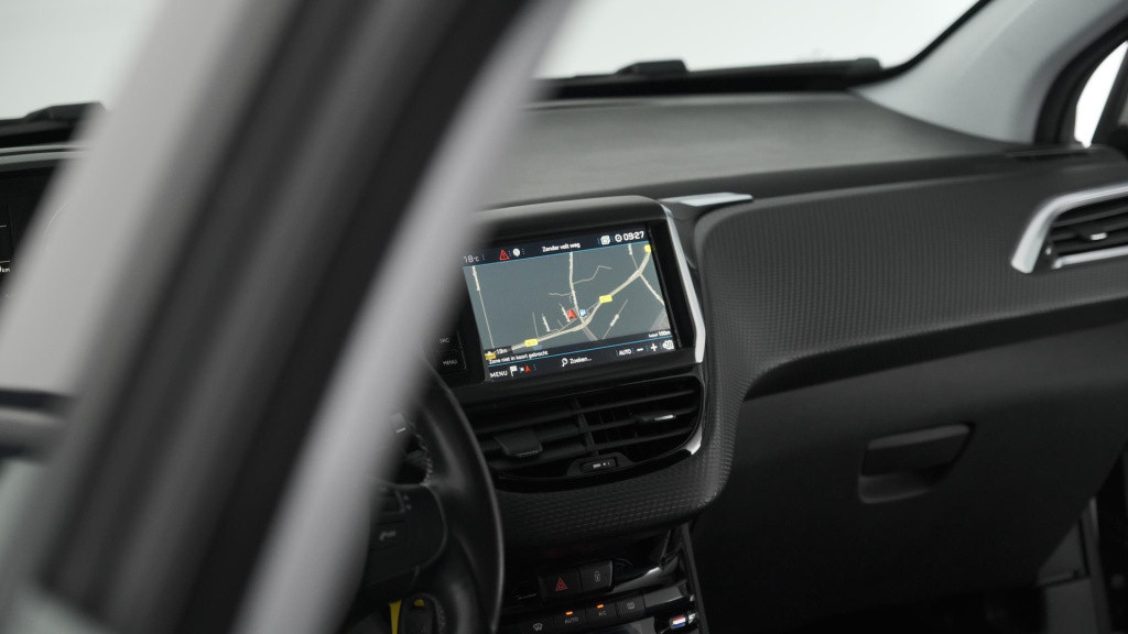 Peugeot 2008 puretech 82 signature | camera | apple carplay | parkeersensor