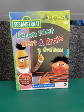DVD box van Sesamstraat. Leren met Bert & Ernie classics.