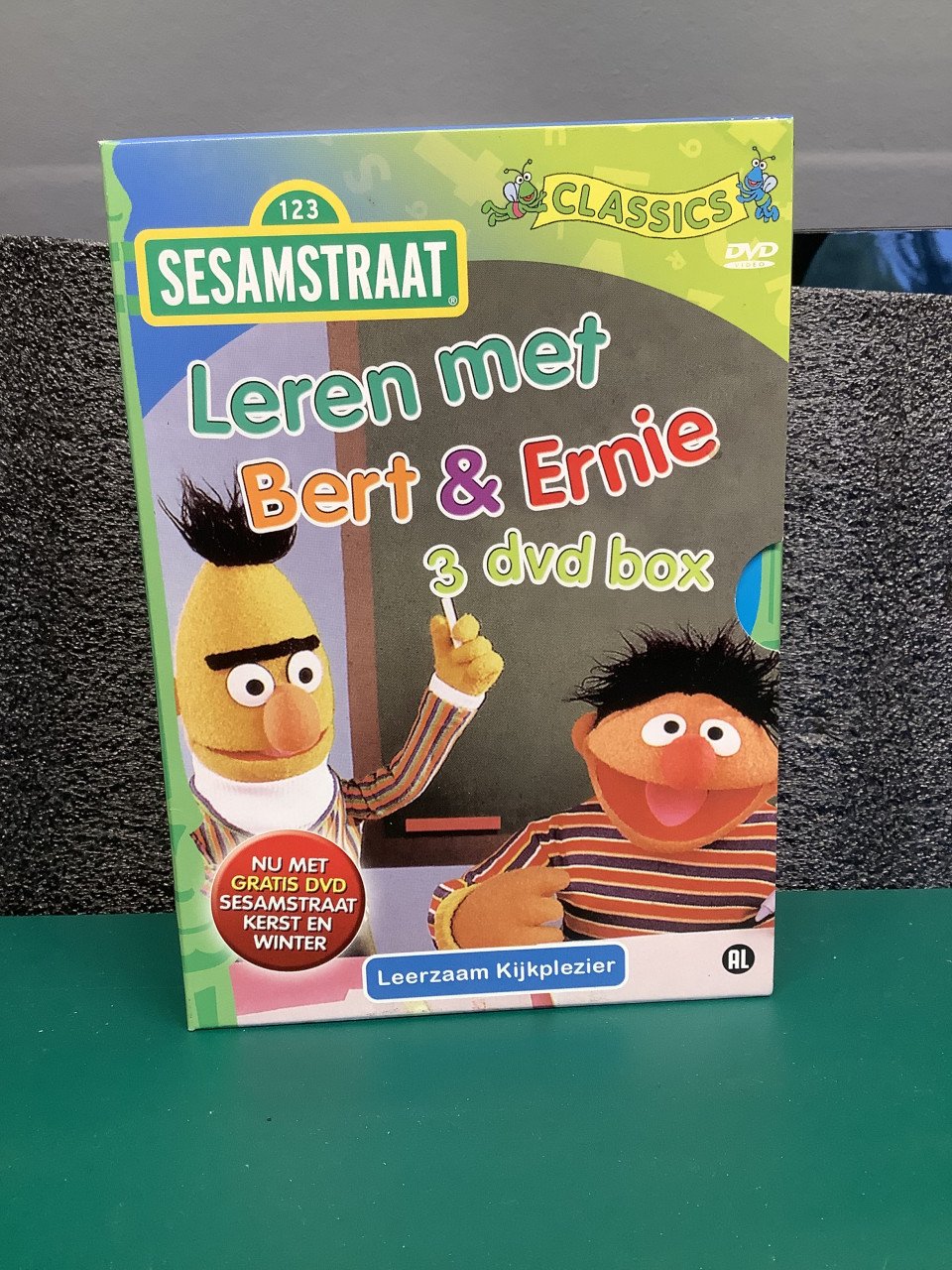 DVD box van Sesamstraat. Leren met Bert & Ernie classics.
