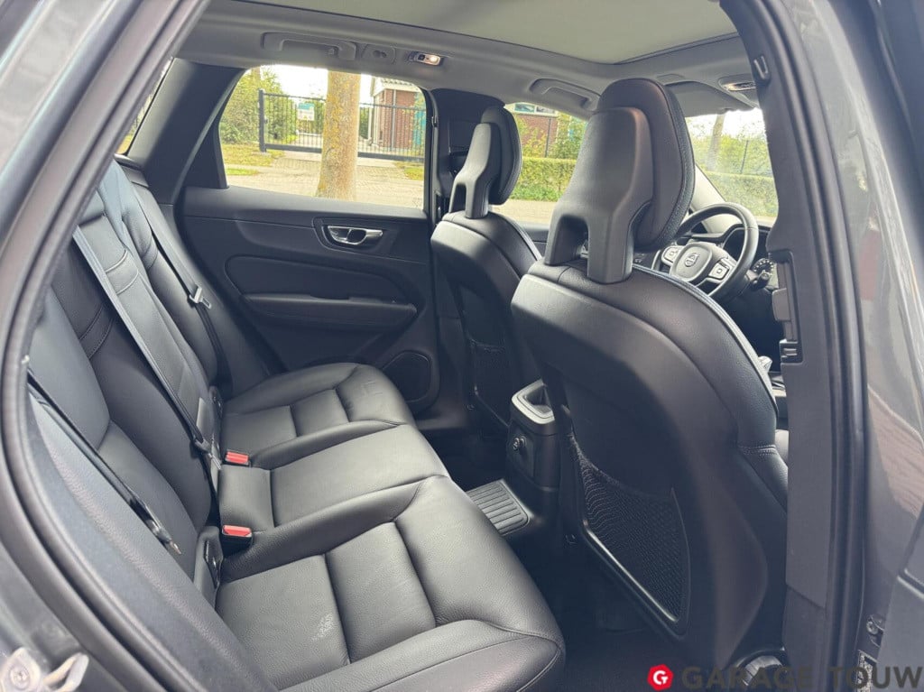 Volvo XC60 2.0 t8 twin engine awd inscription pano hud trekh