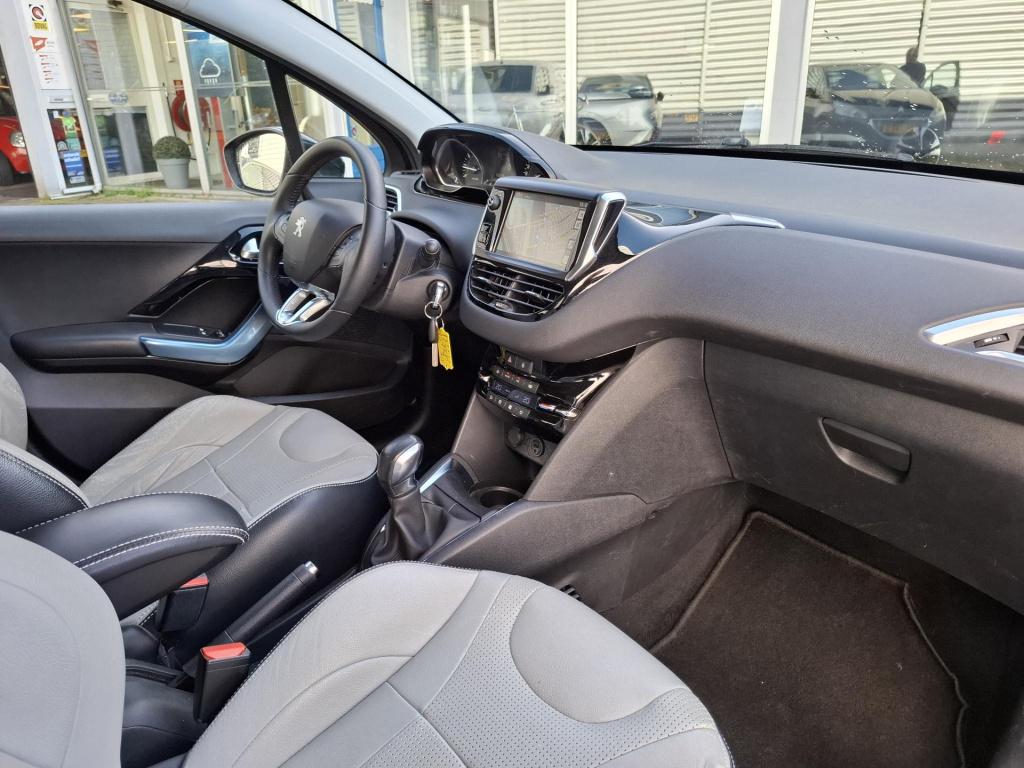 Peugeot 208 1.4 vti 95 griffe 5-drs navi/leer/clima