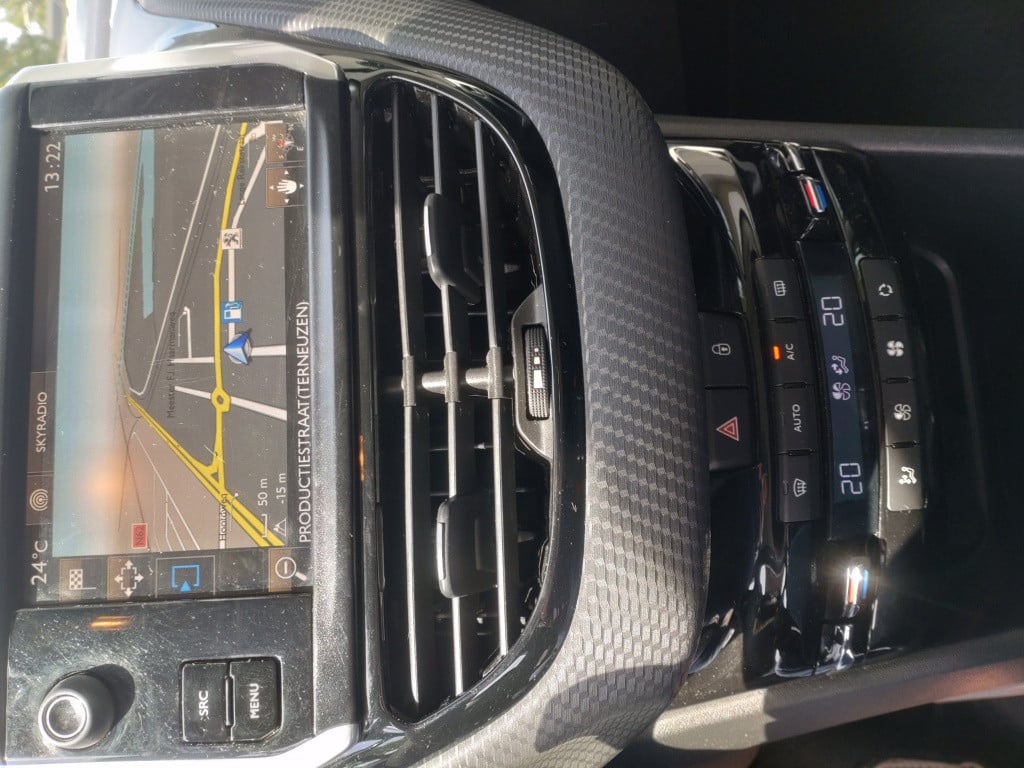 Peugeot 2008 1.2i puretech urban cross