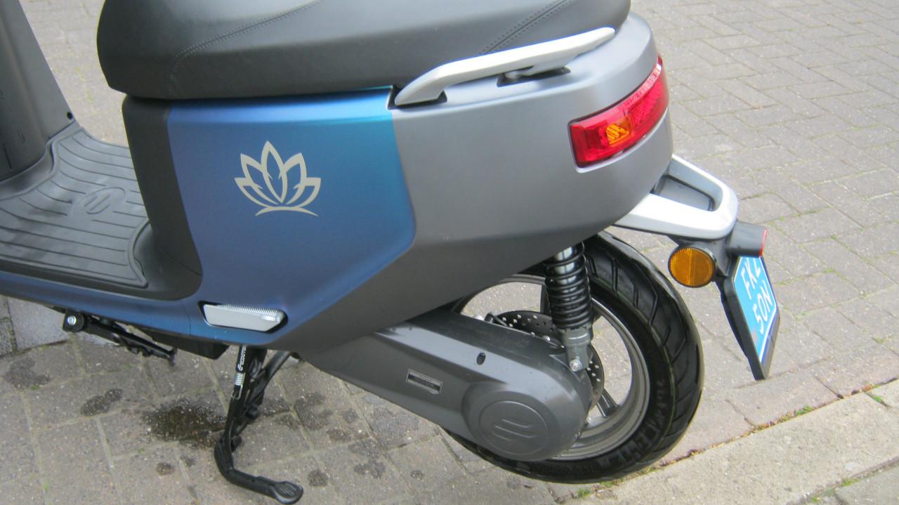 TE KOOP ECOOTER E2 UIT JULLIE 2022 MET 2240 OP DE TELLER