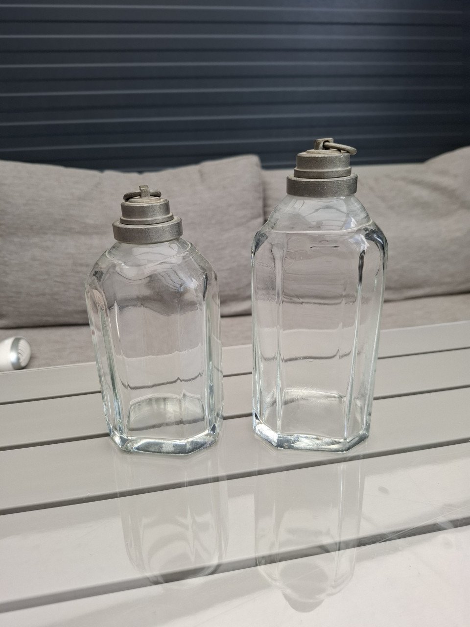 2 x zware sehall Rein- Zinn tin  flessen