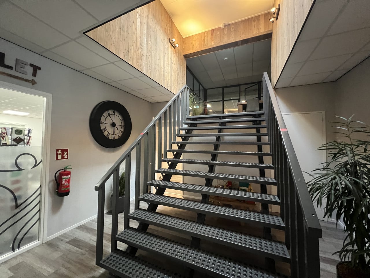 TE HUUR 20m2 kantoor/bedrijfsruimte in Kantorenplein Goes