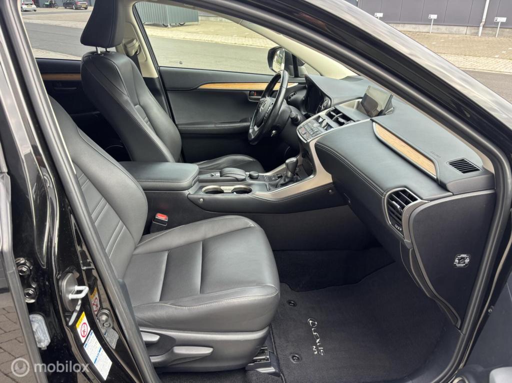 Lexus Nx 300h awd 25th edition