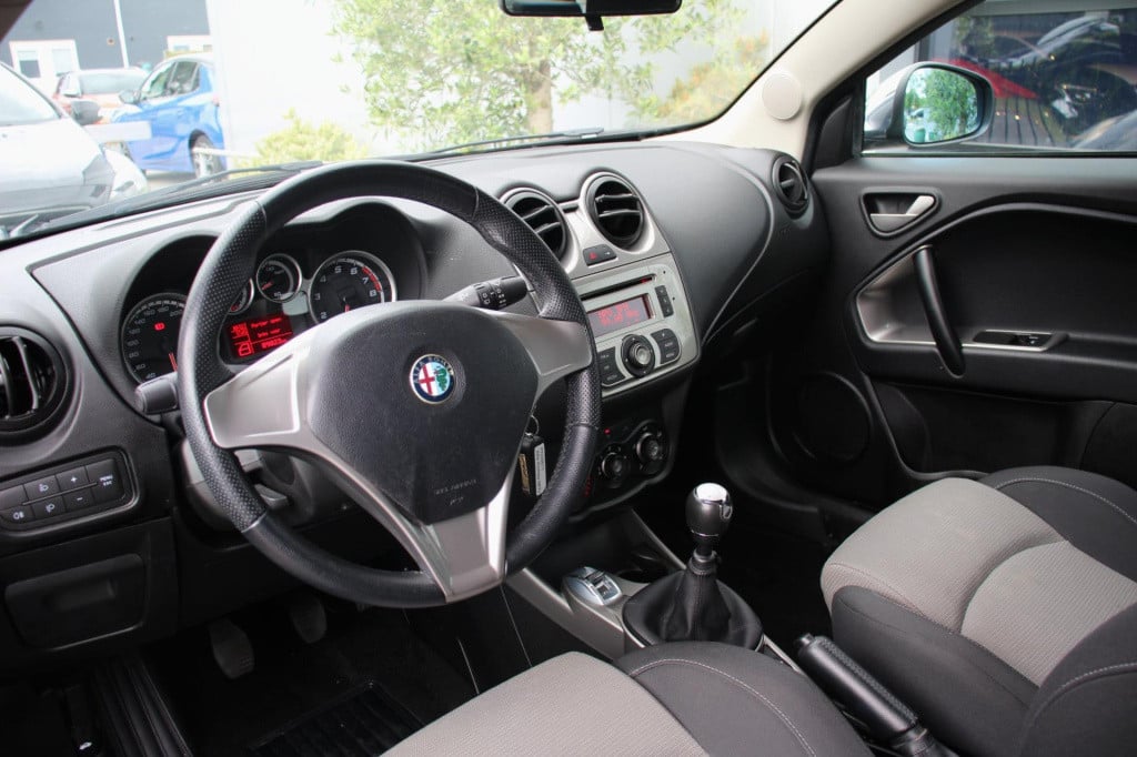 Alfa Romeo MiTo 1.4 progression -1e eig - pdc - airco - elek ramen - isofix