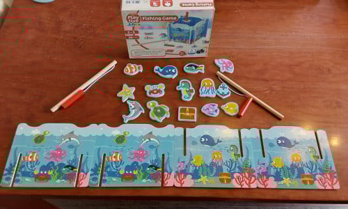 Houten hengelspel met 14 figuren van hout en 2 magnetische hengels