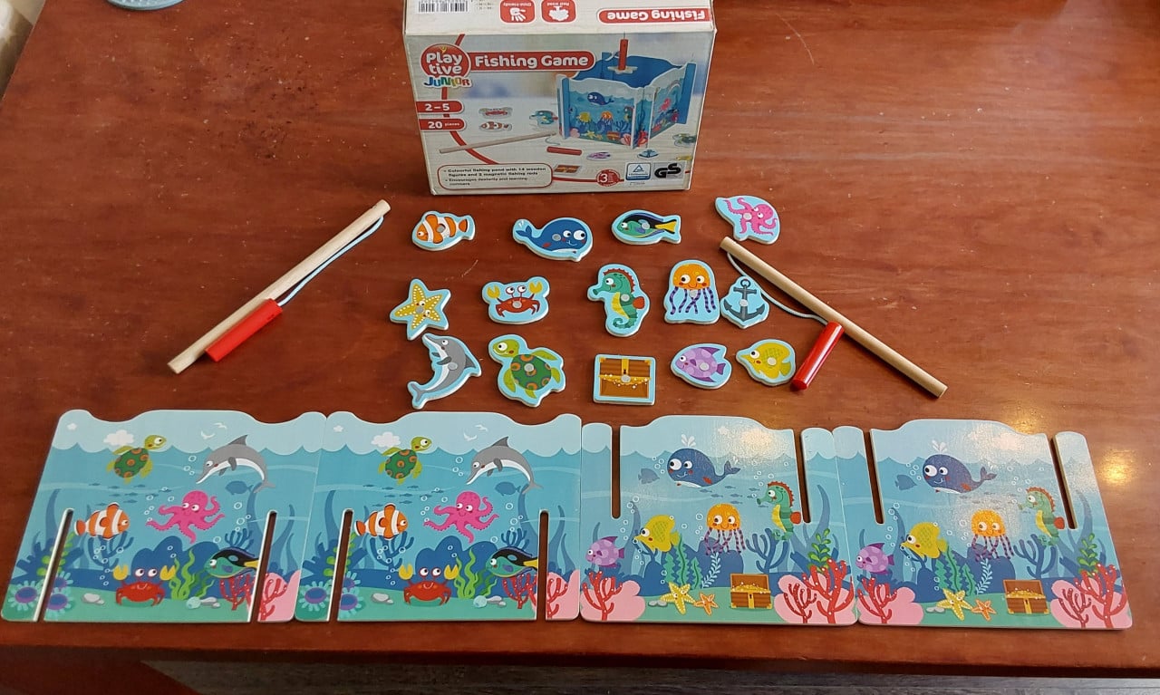 Houten hengelspel met 14 figuren van hout en 2 magnetische hengels