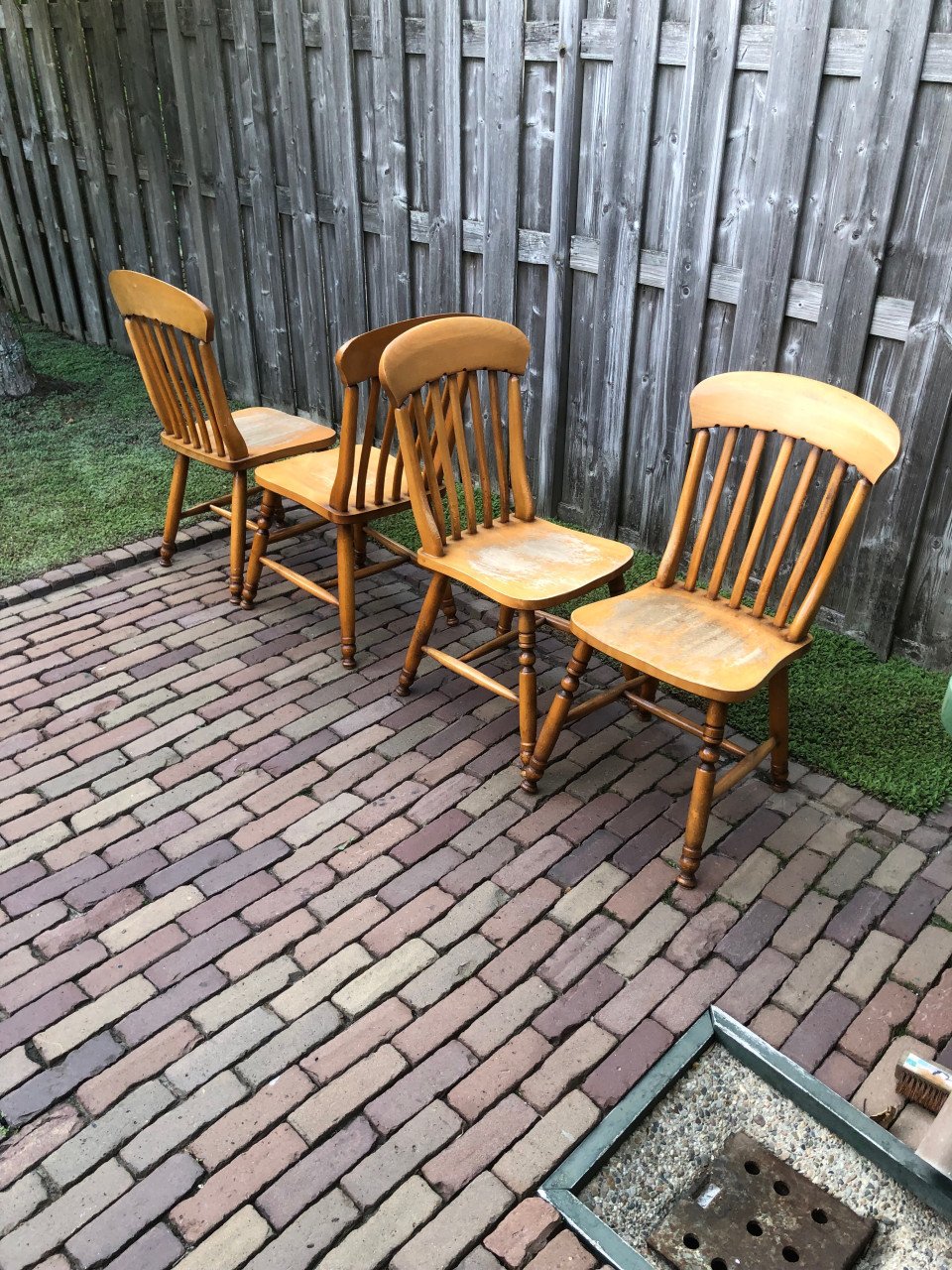 4 eettafel stoelen.
