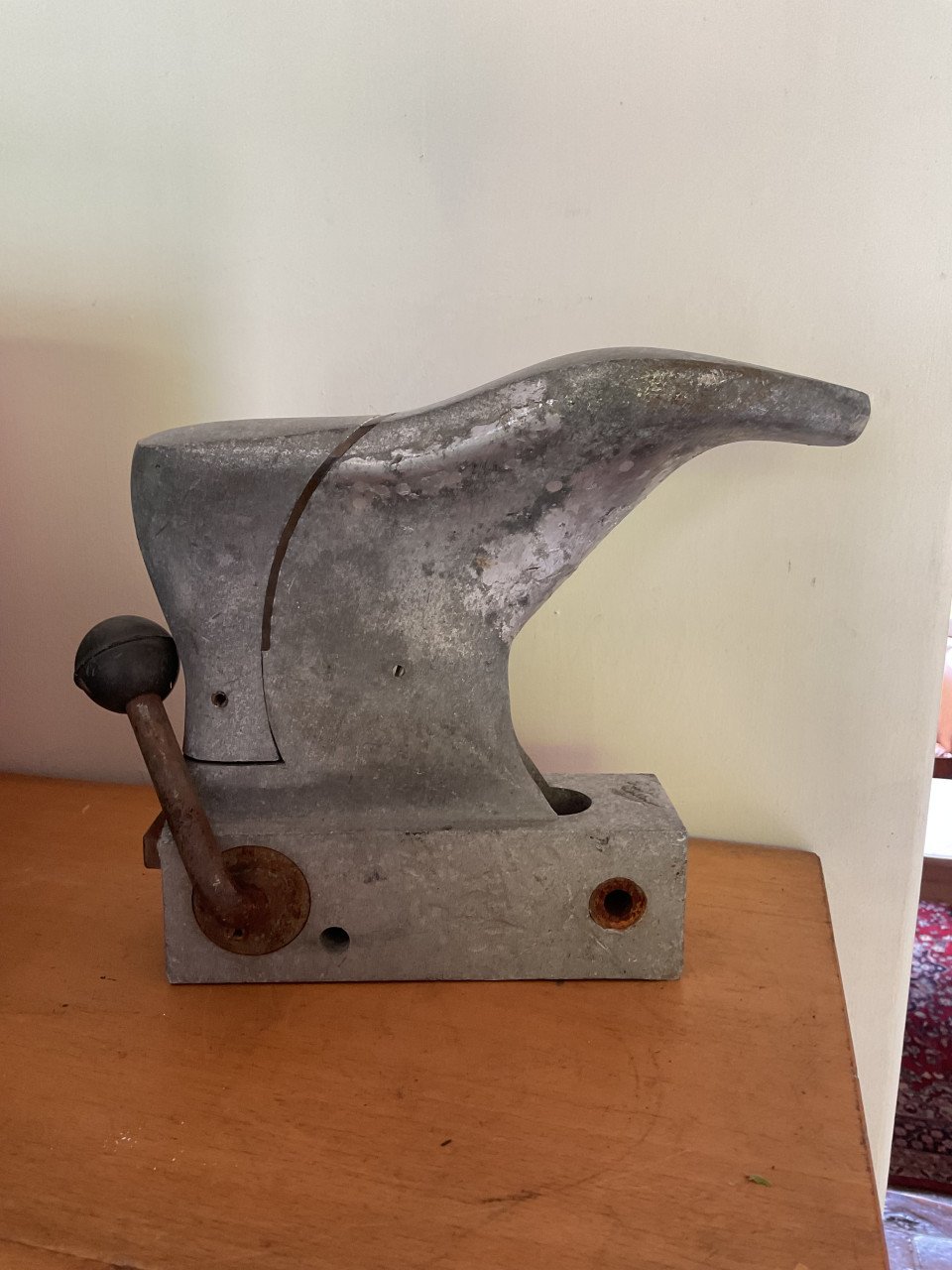 Antieke metalen schoenleest