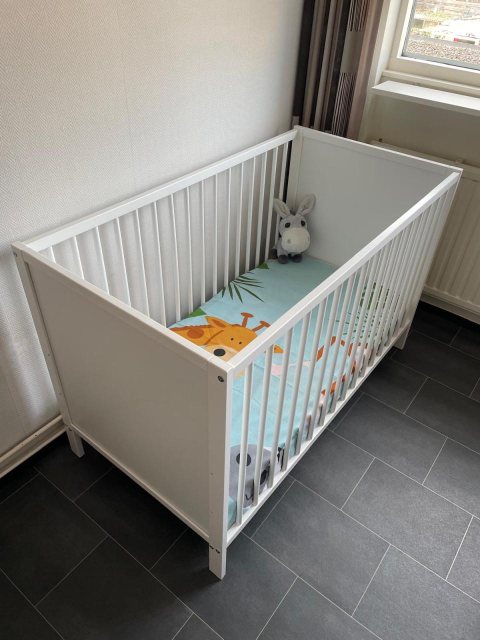 Kinderstoel + ledikant & matras