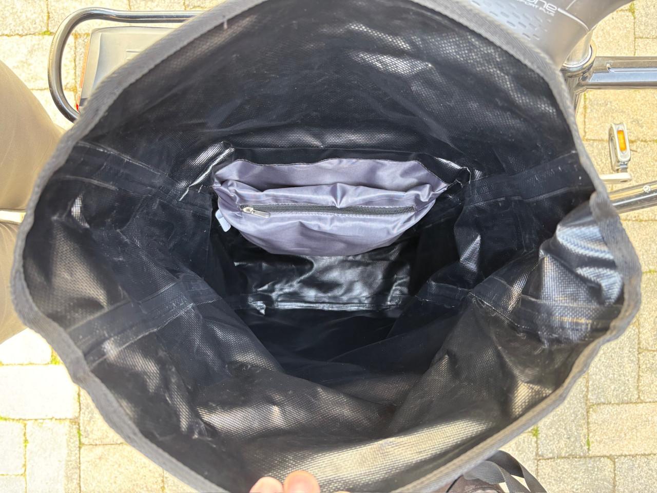 2 waterdichte fietstassen in zeer goede staat - 23 liter inhoud