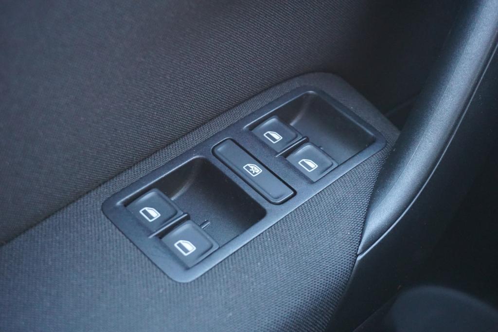 Volkswagen Polo 1.2 tsi highline climate / cruise / bt / parkeers. / elektr