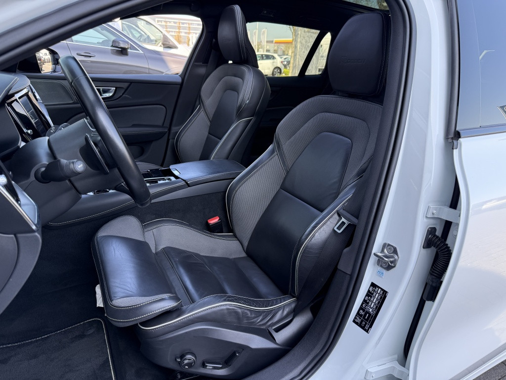 Volvo V60 t6 340pk recharge r-design| panodak| adap.cruise| h&ksound| came