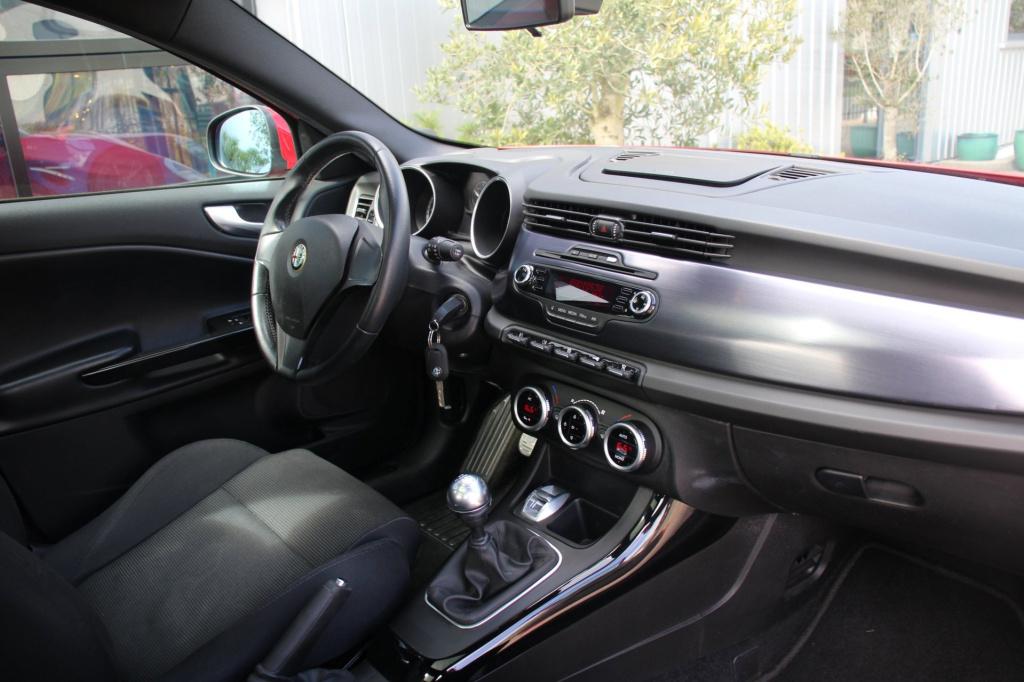 Alfa Romeo Giulietta 1.4 turbo turismo -170 pk - trekhaak - panoramadak - p