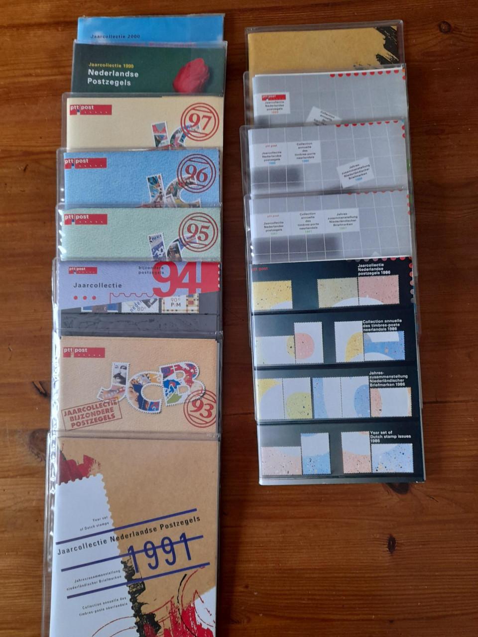 Postzegel jaarboeken