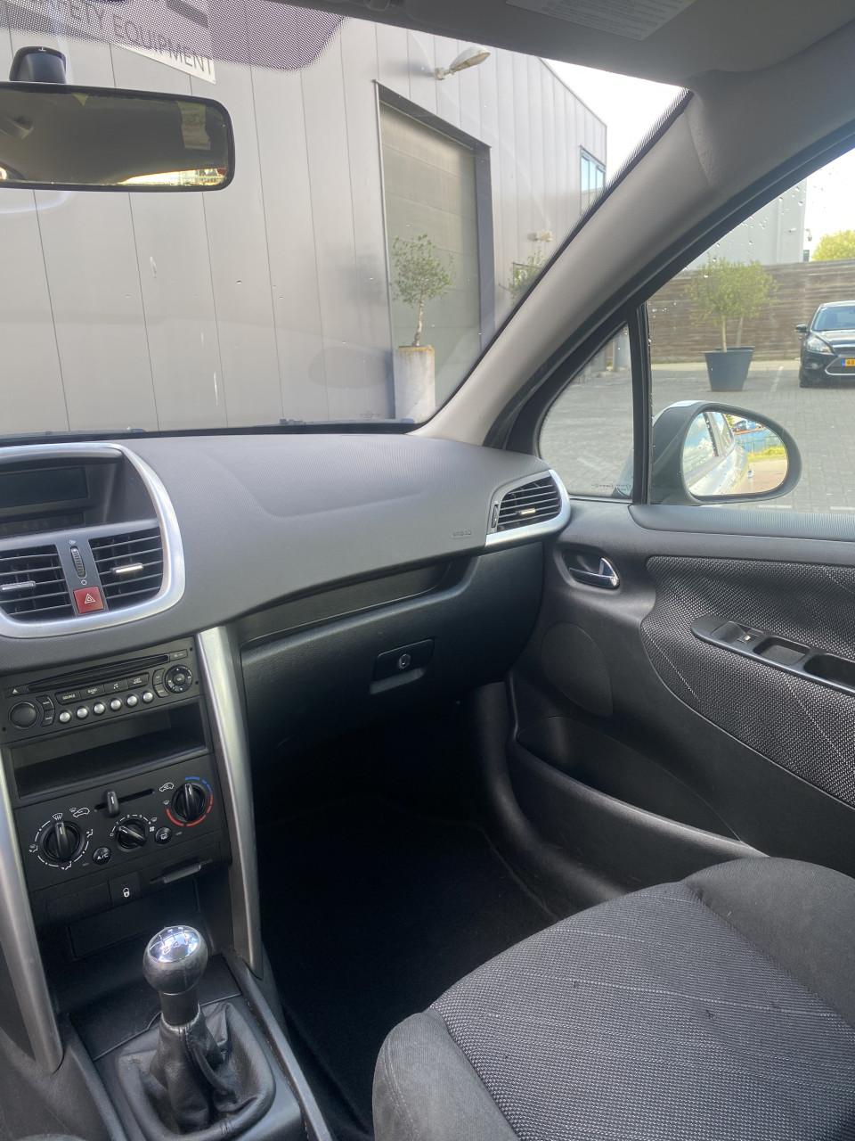 Peugeot 207 1.4 16V 5DRS 2006 Grijs | NAP