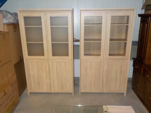 2 dezelfde kasten ,alleen de 1 met mat glas de ander met gewoon glas set