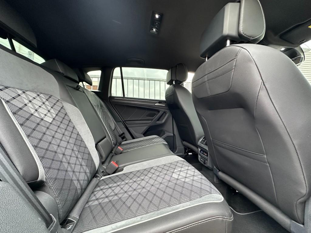 Volkswagen Tiguan 1.5 tsi r-line business+ trekhaak camera 20'' black style