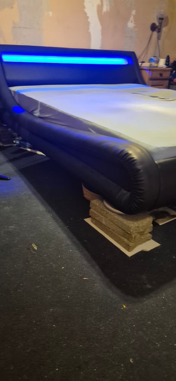 Bed met ledverlichting
