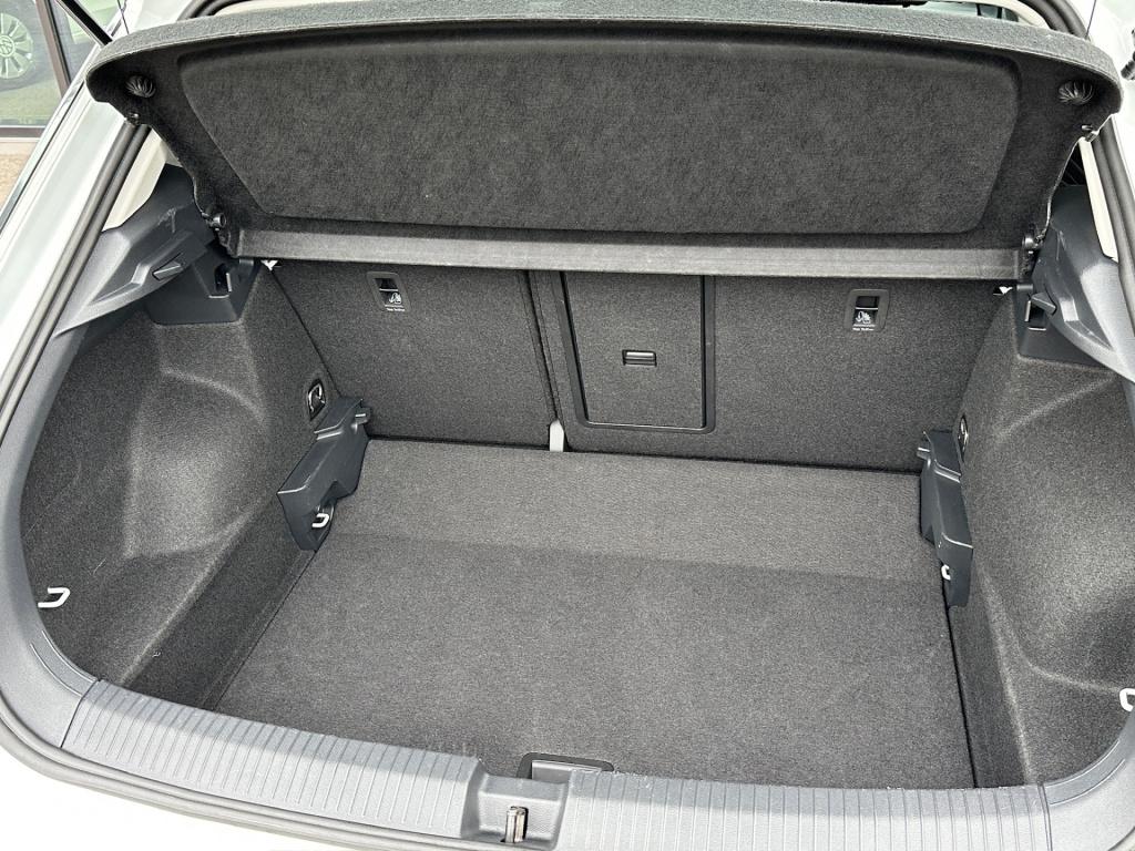 Volkswagen T-roc 1.5 tsi 150pk dsg style | trekhaak | navi | iq light | ada