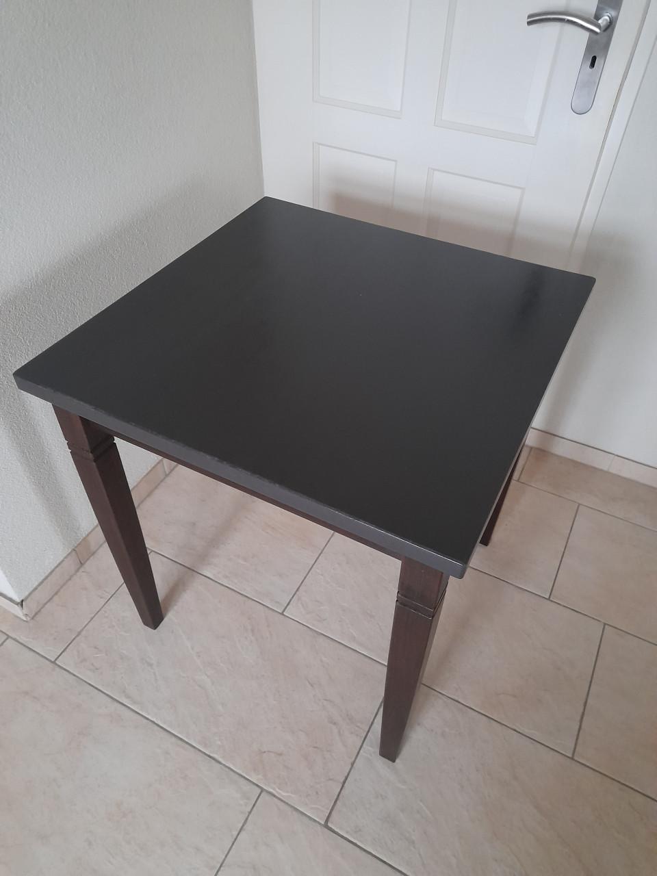 Massief houten tafel 70 x 70 x 75H (in goede staat )