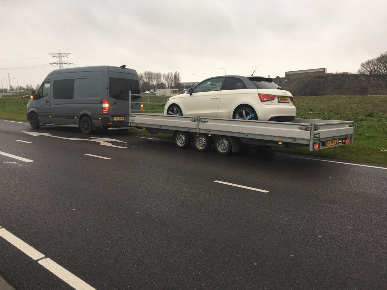 Grote Oprijwagen / Autoambulance te huur.