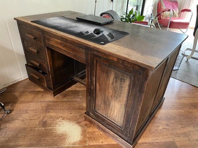 Klassiek bureau