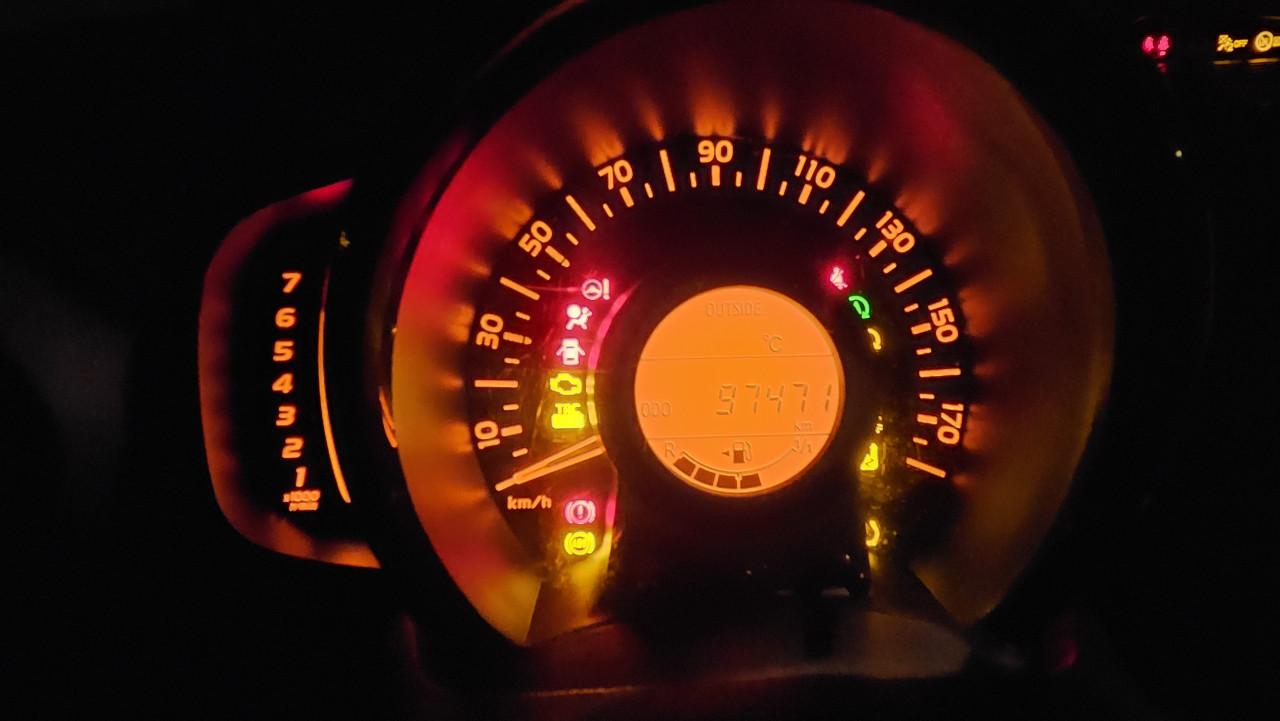 Zuinige TOYOTA AYGO 1.0 5drs. X-PLAY 2015 / NL AUTO / NAP 97.471 km !