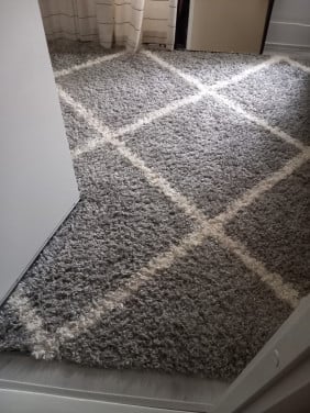 Hoogpolig vloerkleed. 3,30 x 2,35 m