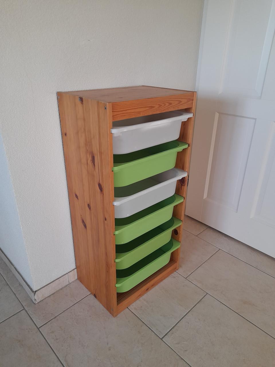 Trofast kast met 6 bakken (in goede nette staat )