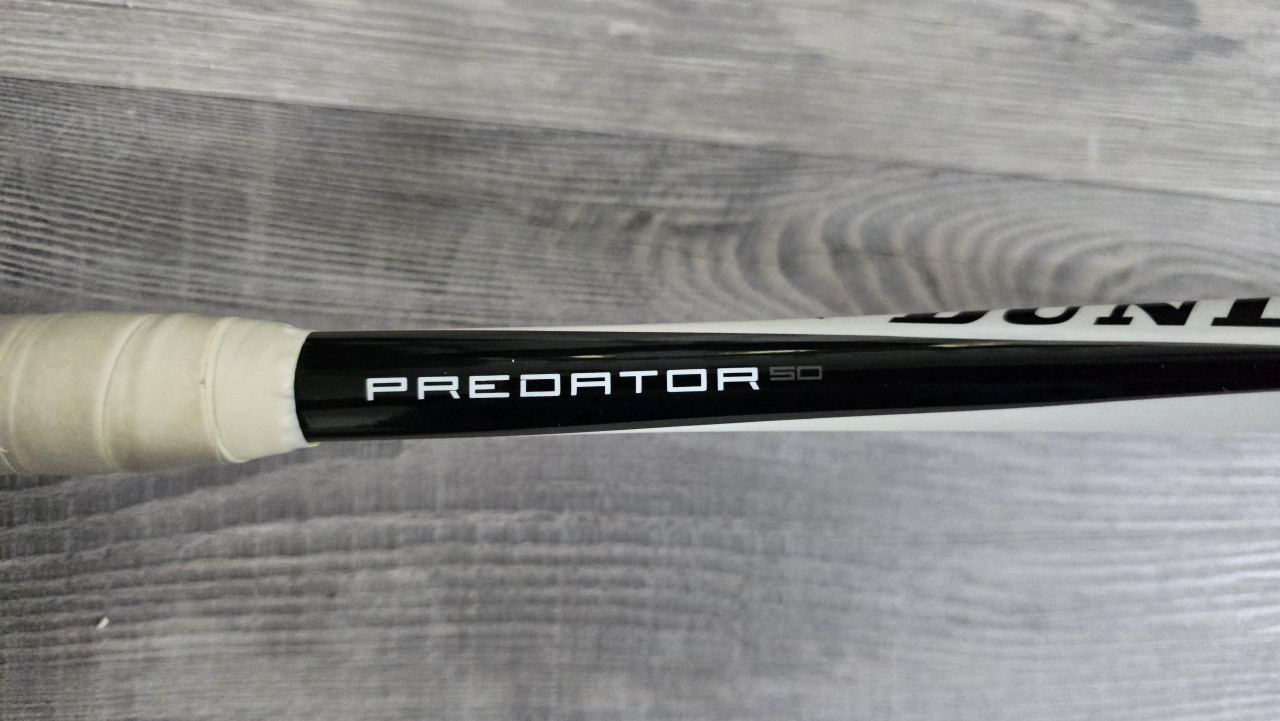 Dunlop Predator 50 Squashracket inclusief draaghoes