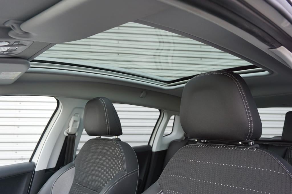 Peugeot 2008 1.2 puretech allure climate / navi / cruise / pano / parkeers.