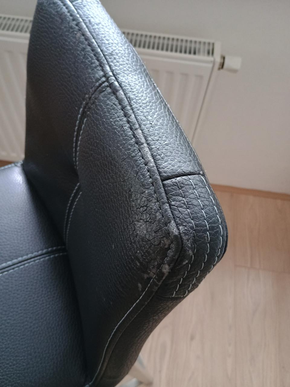 Tafel met 4 krukken