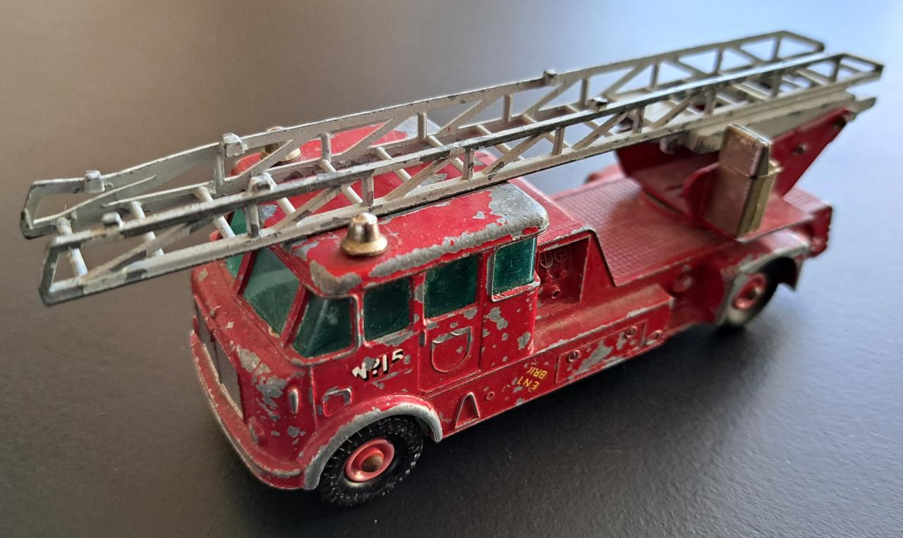 MATCHBOX KING SIZE nr. 15 - Merryweather brandweerwagen - 15 cm lang
