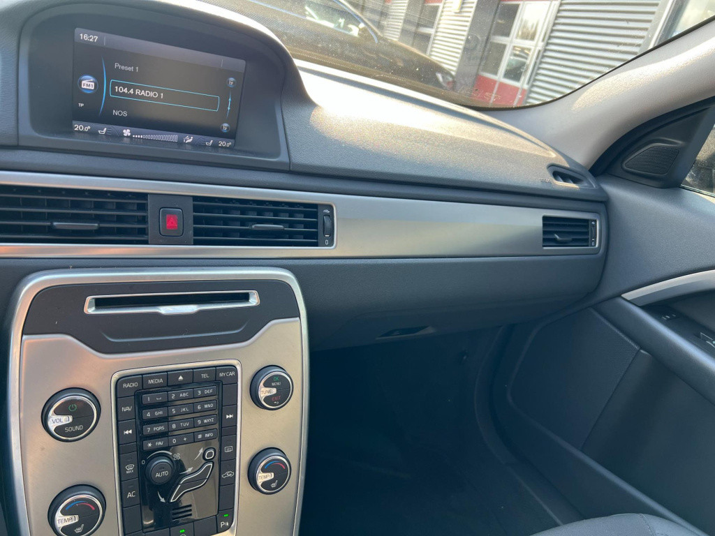 Volvo V70 1.6 d2 kinetic, trekhaak, navi, parkeersensoren enz...