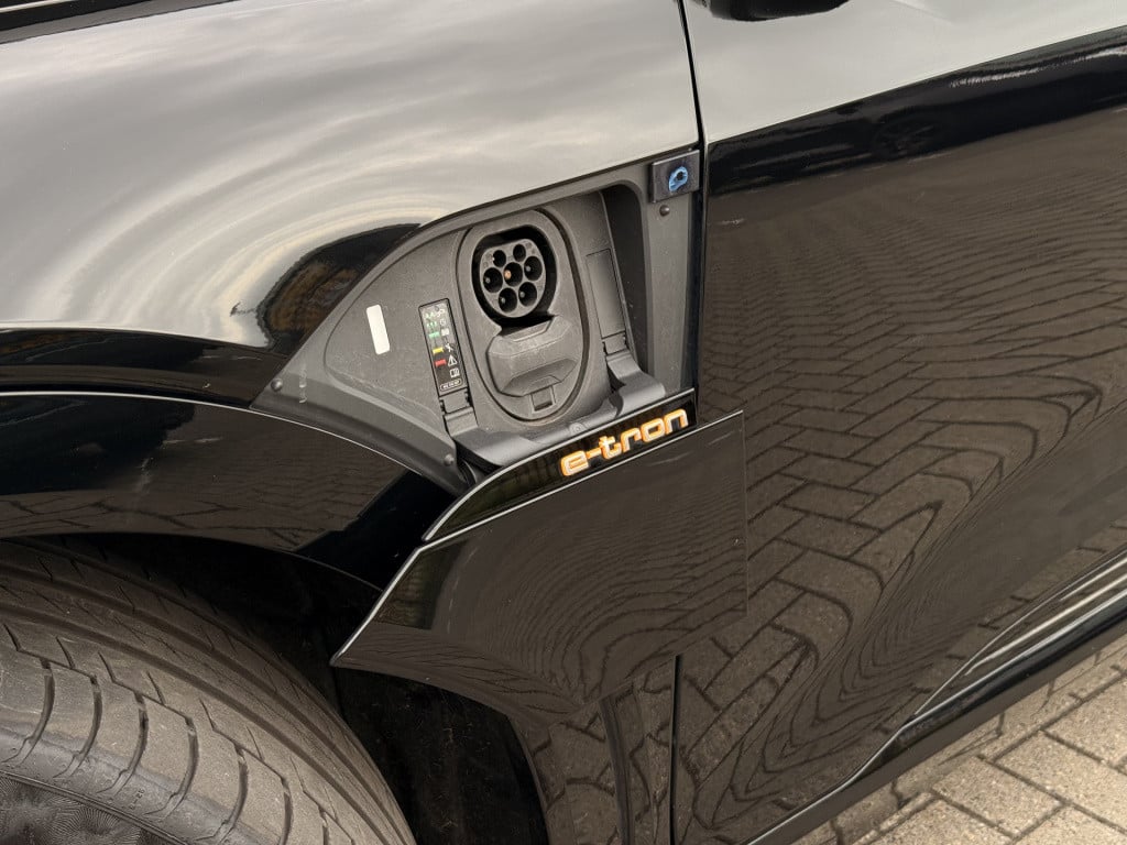 Audi E-tron sportback 55 quattro s edition 95 kwh | s-line | achteruitcamer