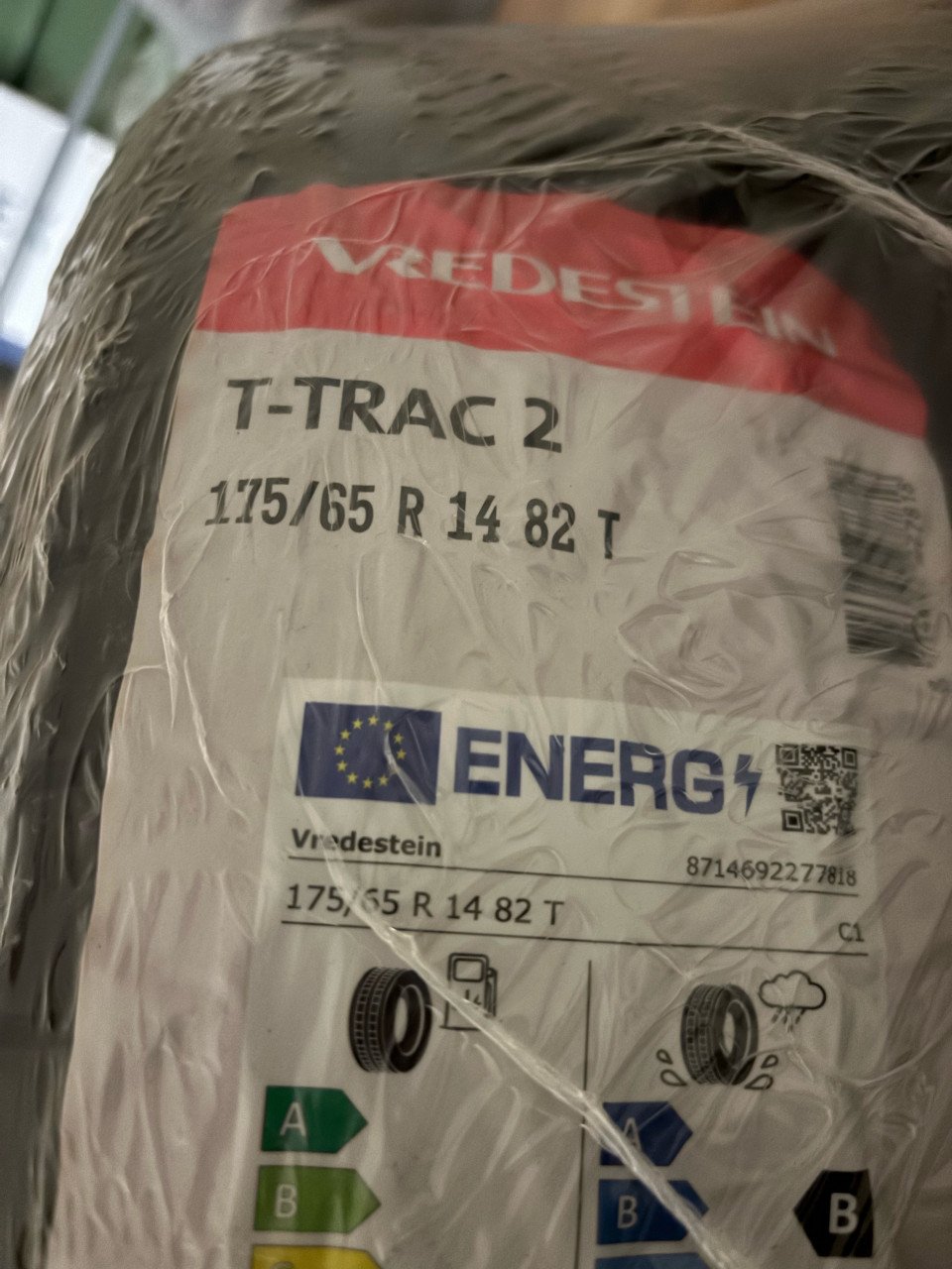 2 NIEUWE AUTOBANDEN T-TRAC 2 VREDESTEIN