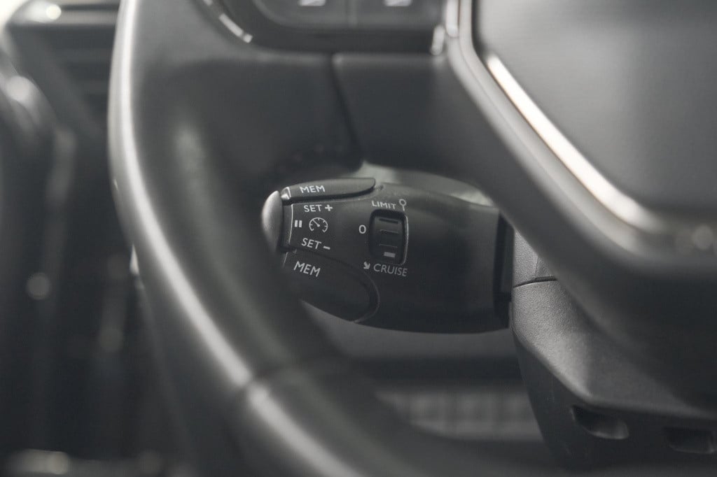 Peugeot 2008 puretech 130 allure | camera | apple carplay | navigatie | par