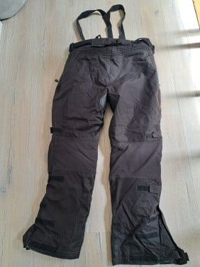 Motorbroek maat XL (valt als L)