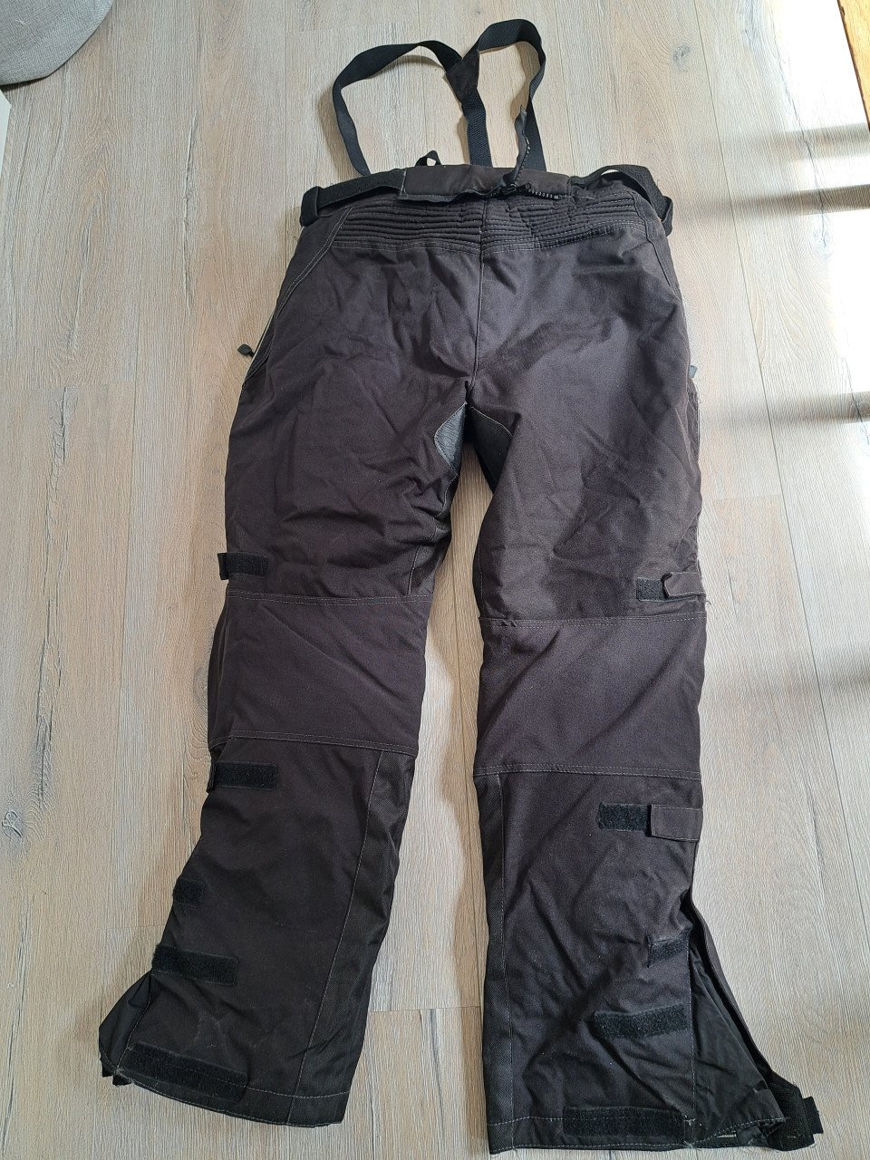 Motorbroek maat XL (valt als L)