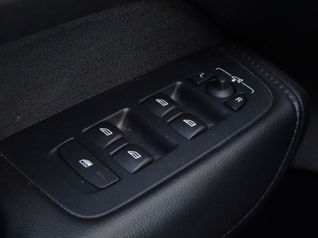 Volvo XC60 2.0 d4 momentum pro adapt. led | apple carplay/android auto