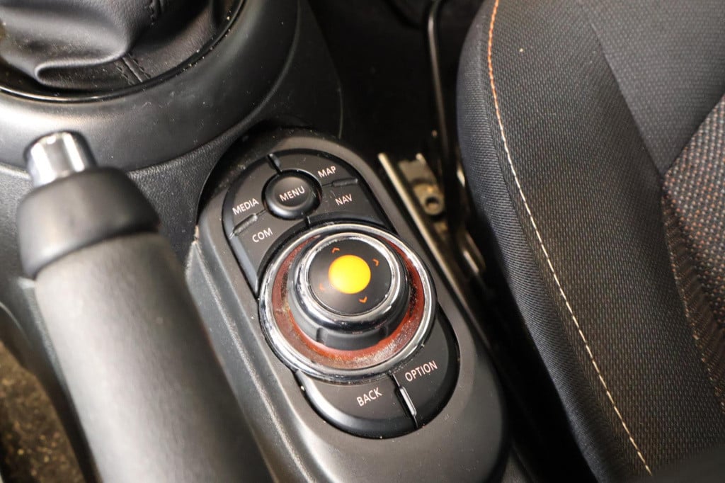 Mini One mini 1.5 first salt nl auto,btw, carplay, allseason, cruise