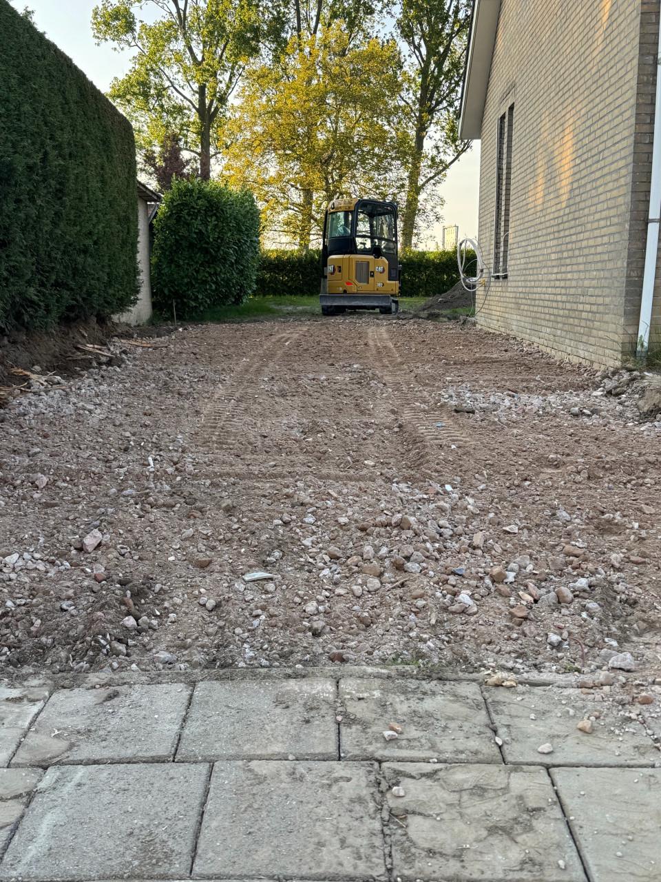 Minikraan met machinist voor diverse werkzaamheden in u tuin