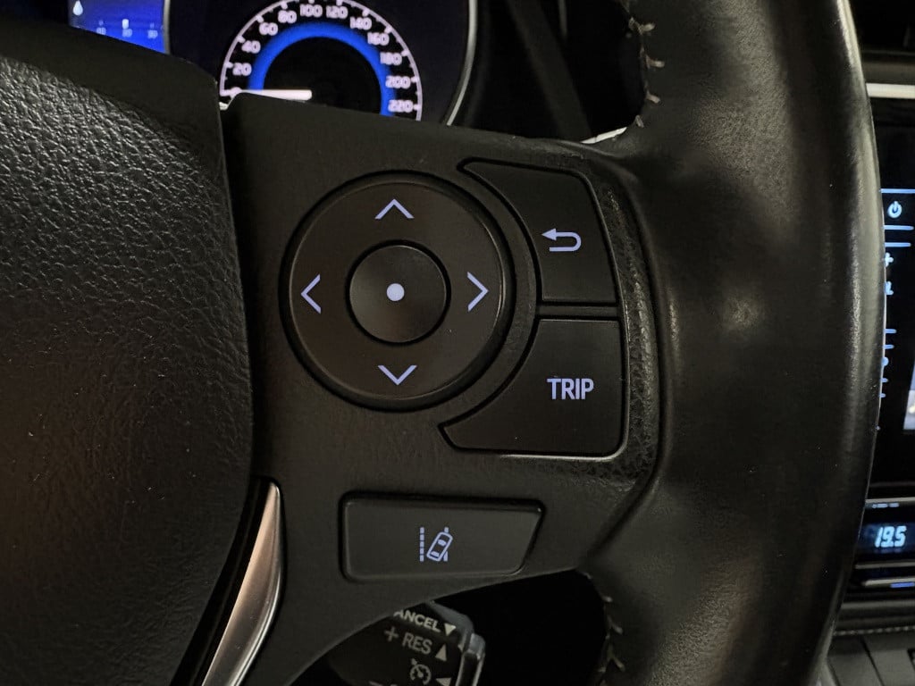 Toyota Auris 1.8 hybrid energy.